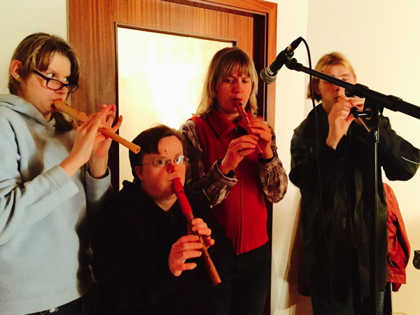 Vier Blockflötenspieler: Unser Holzbläsersatz bei Aufnahmen zu unser neuen CD.